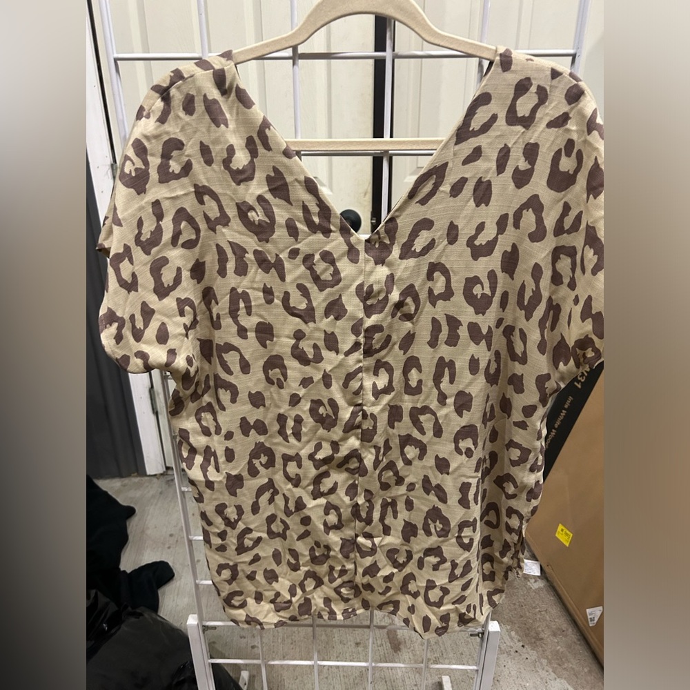 Chic Leopard Print V-Neck Blouse